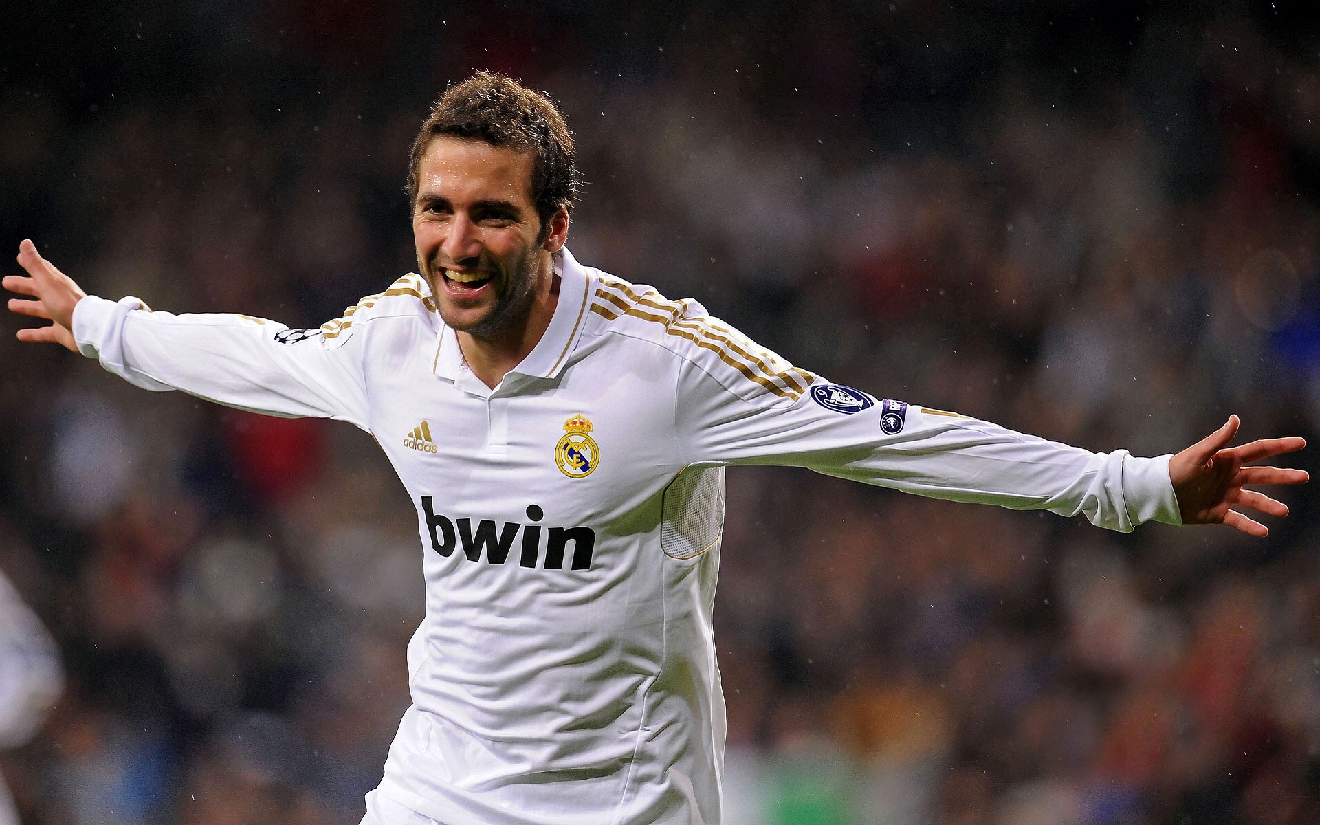 中国蝶泳新星闪耀世锦赛，张雨菲200米蝶泳摘金创纪录